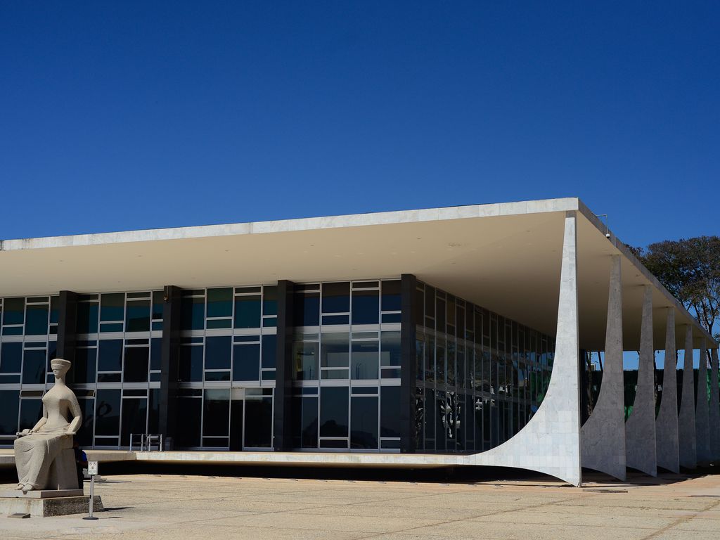 Juízes estaduais vão ao STF por reajuste salarial