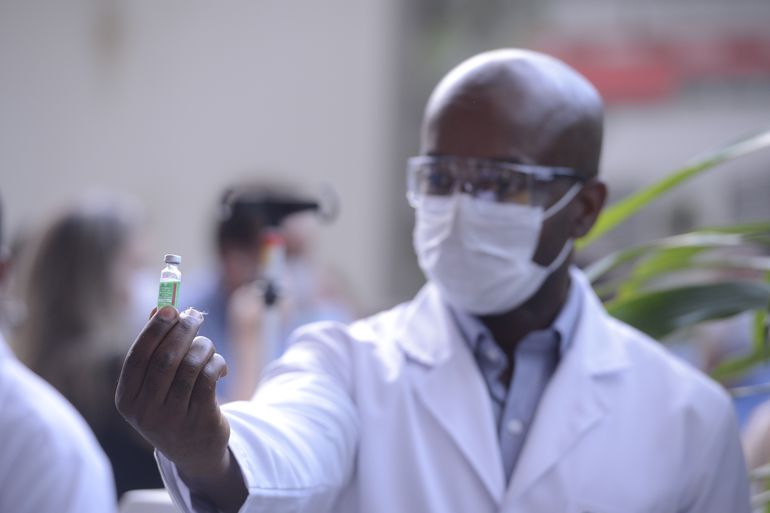 Vacina 100% nacional será apenas reserva no combate à pandemia