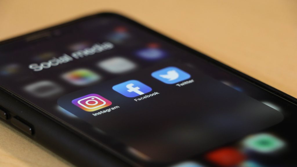 Estudo sugere que conteúdos falsos não sejam excluídos de redes sociais