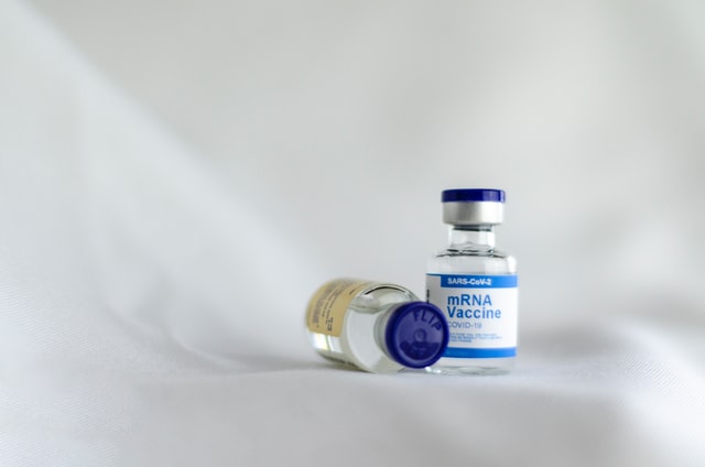 Pfizer começa a testar vacina contra a variante Ômicron