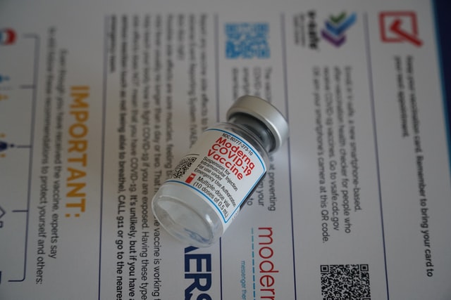 FDA aprova uso da vacina da Moderna em caráter definitivo