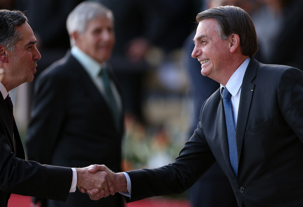 Bolsonaro quer guerra contra Barroso e TSE