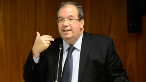 Ex-assessor de Cueva assume caso Usiminas e constrange colegas