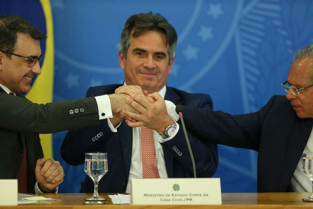 Prioridades do governo contrariam Paulo Guedes