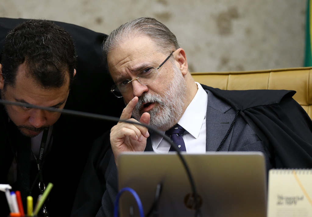 STF culpa PGR ao arquivar investigação contra Renan e Jader