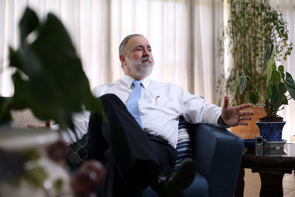 Aras defende imposto que não cheira bem