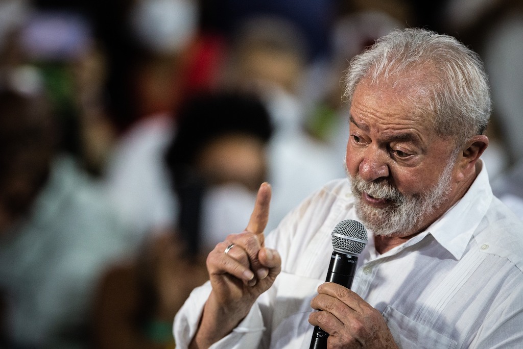 Lula vai viajar o país para conter Bolsonaro