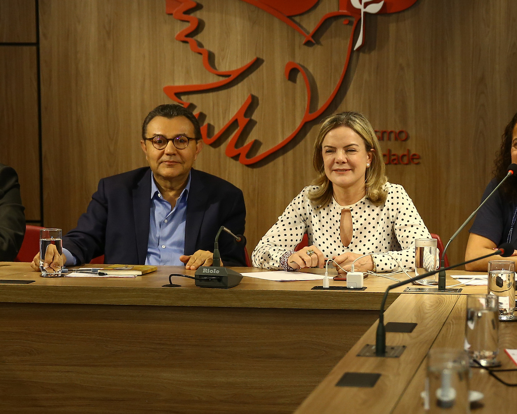 Siqueira disse a deputados que não haverá federação de PSB e PT
