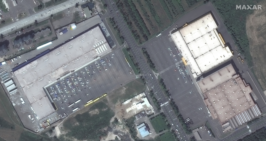 Supermercado em Mariupol antes do bombardeio russo de hoje