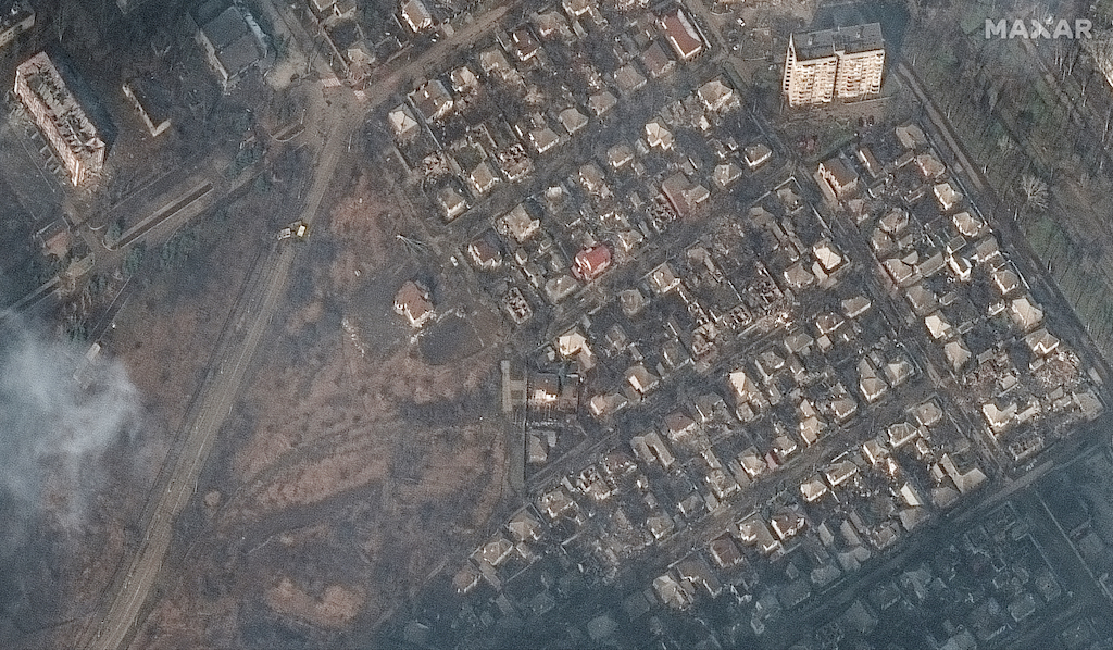 Bairro residencial de Mariupol depois do bombardeio russo de hoje