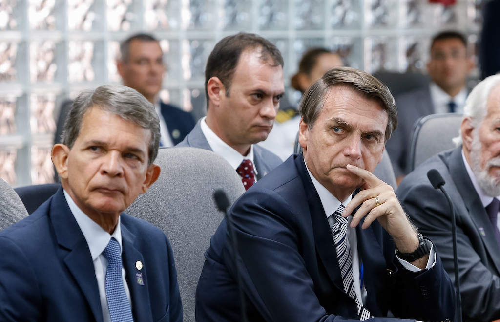 Bolsonaro tratou da substituição de Silva e Luna com aliados