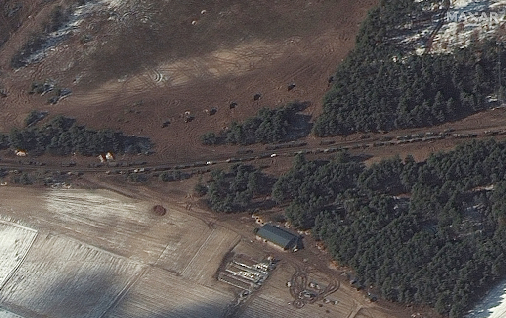 Comboio da Rússia em trânsito no sudoeste da cidade de Berestyanka, em 9 de março.