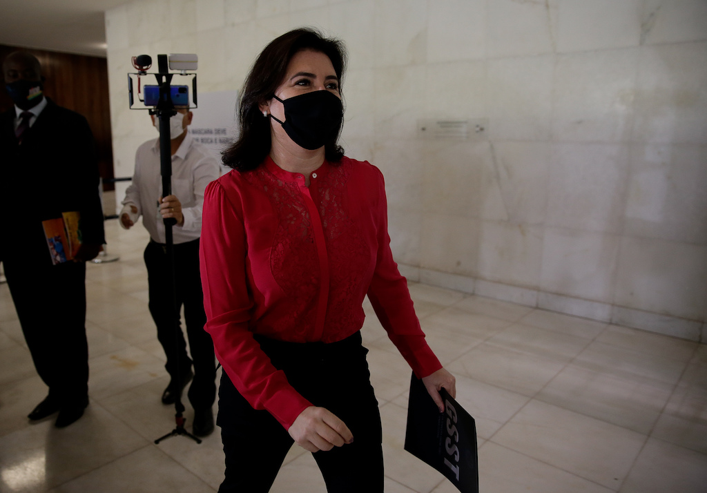 Líderes do MDB duvidam que Simone Tebet saia do partido