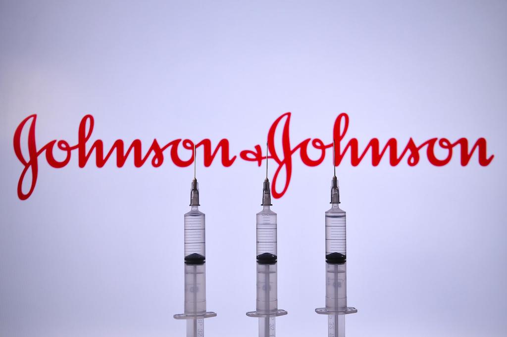 Vacinas: Bolsonaro quer Sputnik e governo ignora Johnson & Johnson