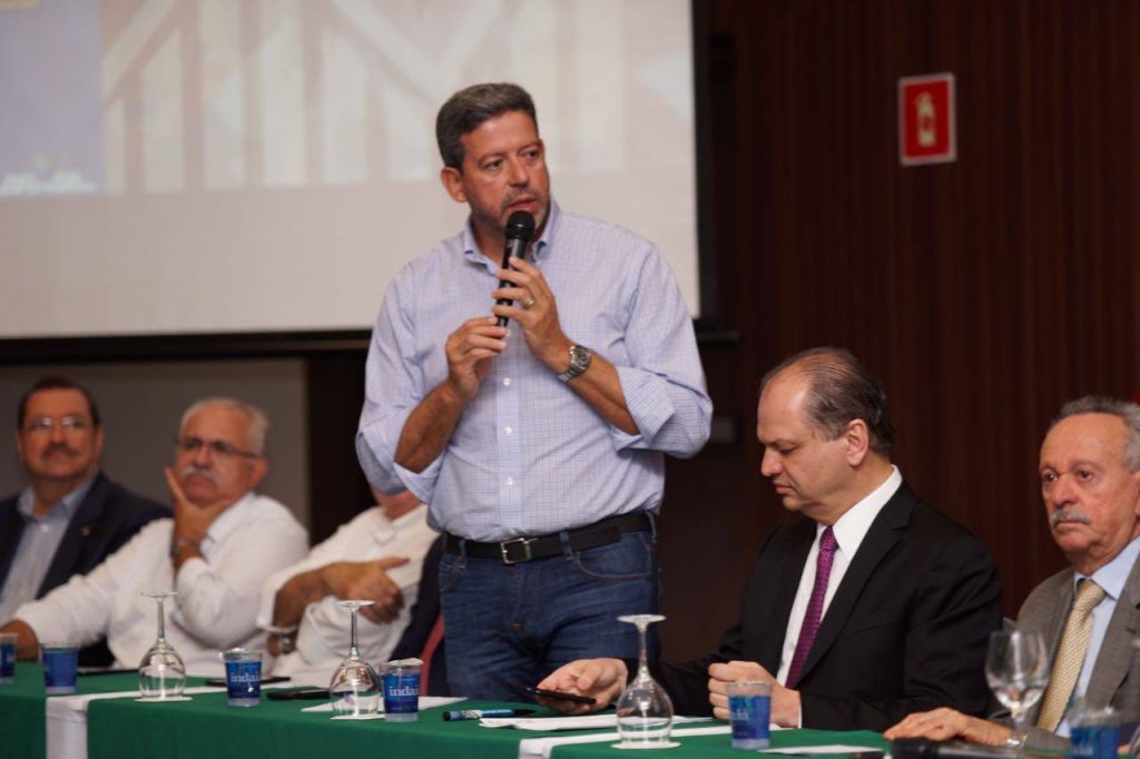 Lira e Ricardo Barros acertam pacto de não agressão
