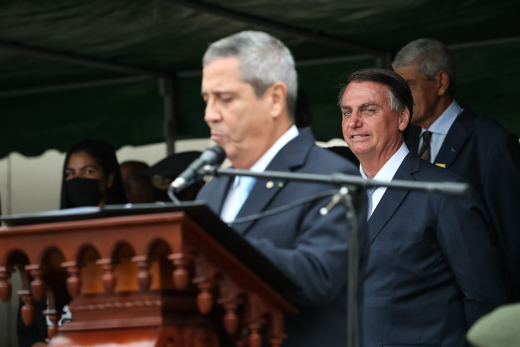 Braga Netto é a escolha segura, acredita Bolsonaro