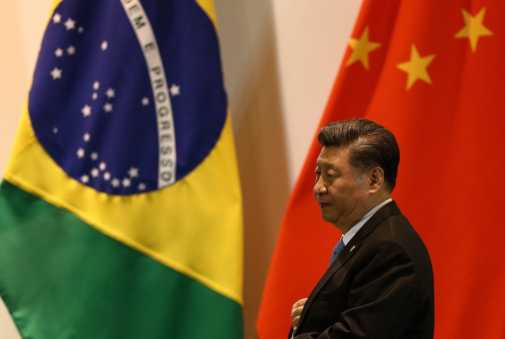 Vacinas: China esconde dados, não explica atrasos e deixa Brasil à míngua