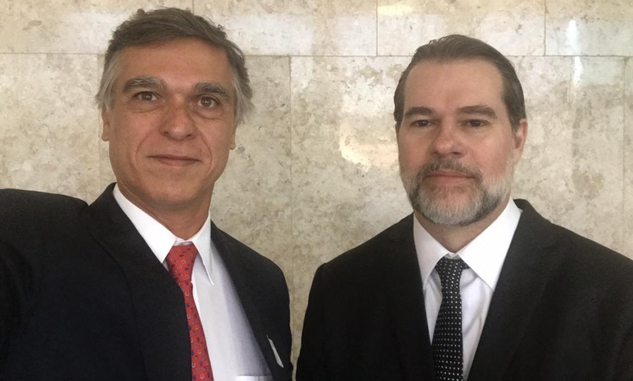 Rei das Rachadinhas convida elite para festa em mansão