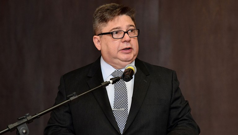 A aparente seletividade do ministro Raúl Araújo