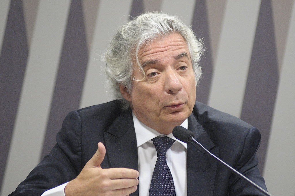Planalto ainda tenta manter indicação de Adriano Pires