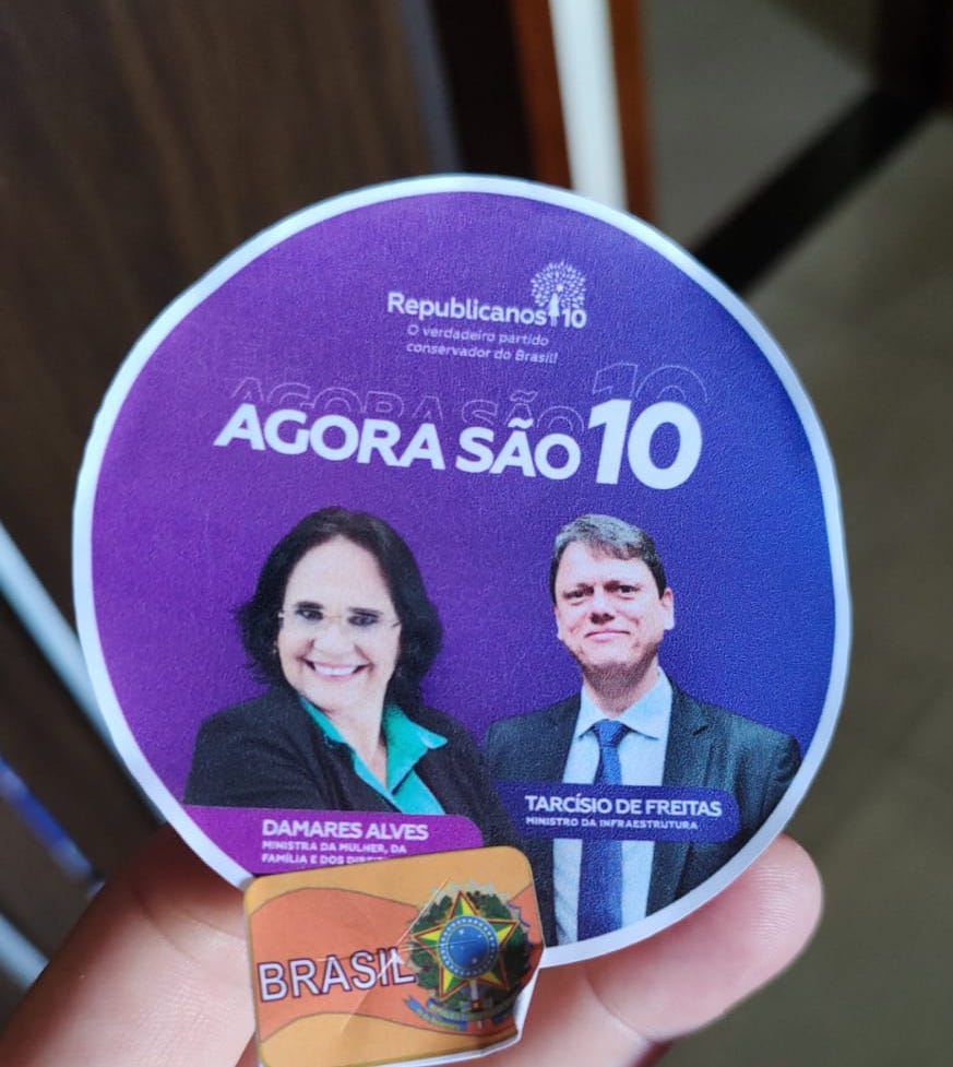 Damares acha que Jair Bolsonaro é cabo eleitoral biônico