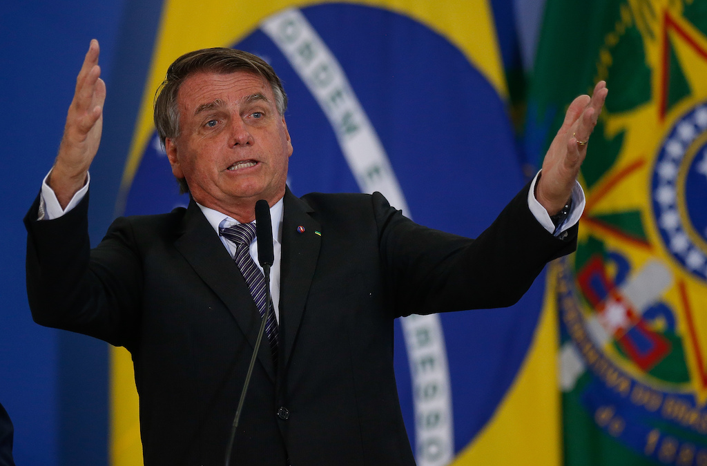 Jair Bolsonaro tenta sair da recuperação