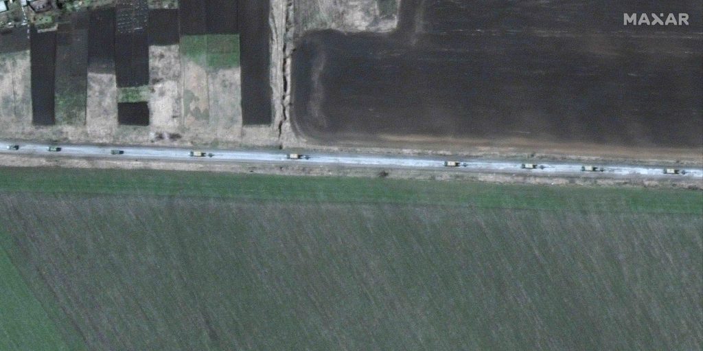 Imagens de satélite mostram imenso comboio militar na Ucrânia
