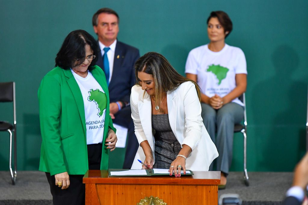 As amigas Flávia Arruda e Damares Alves