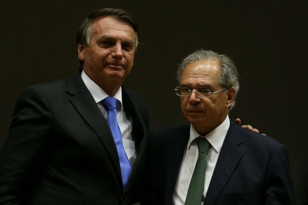 Uma passagem (de ida) para Paulo Guedes