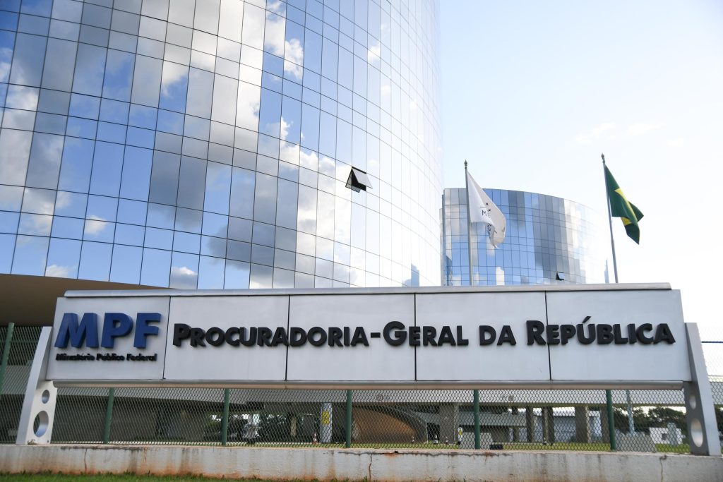 PGR pede extinção de petições sobre corrupção no MEC