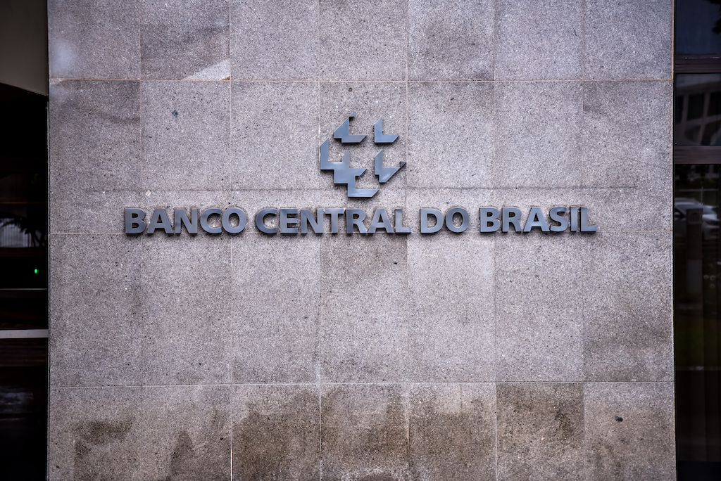 Limitado por lei, BC só consegue cobrar 8 milhões em multas dos bancos