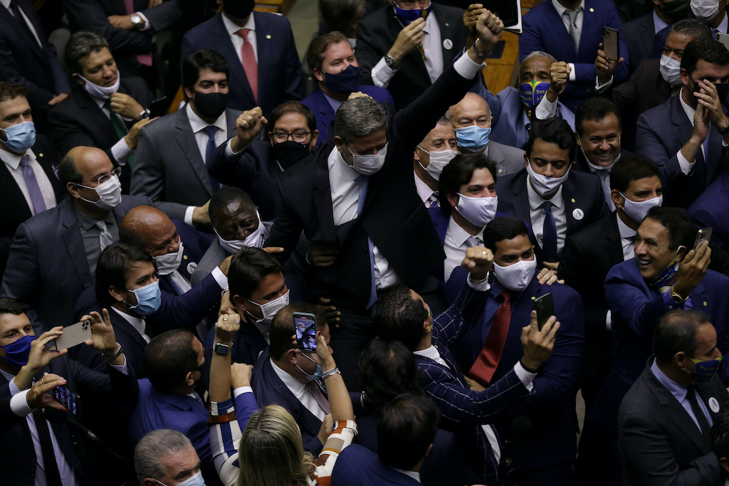 Centrão tratora Anvisa; Sputnik pode ser importada sem análise da agência
