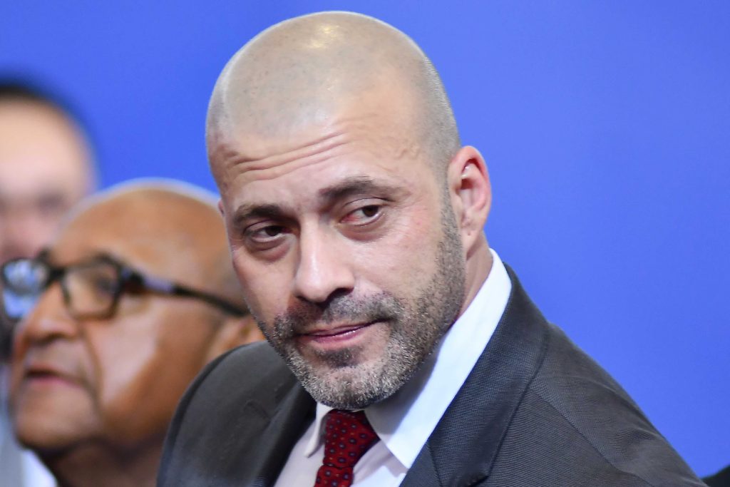 Defesa de Silveira ignora ordem de Moraes