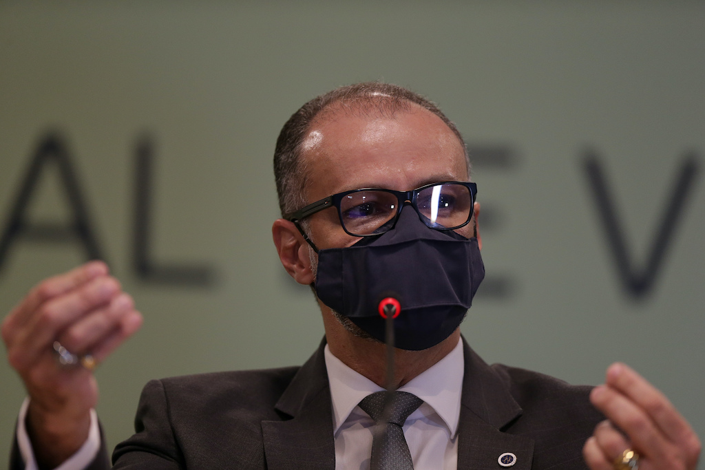 “É a maior ameaça à saúde pública do Brasil em décadas”, diz presidente da Anvisa