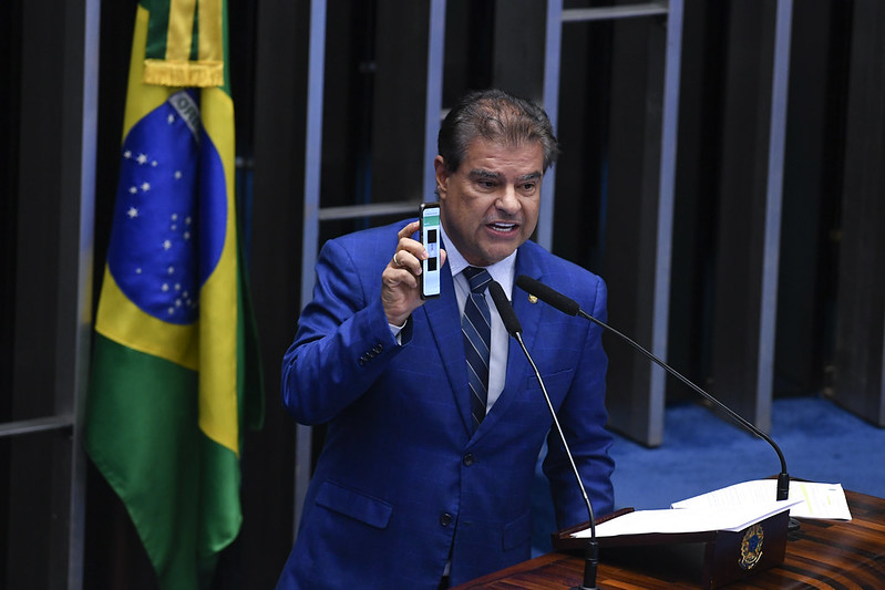Senador quer explicações sobre McPicanha e Whopper Costela