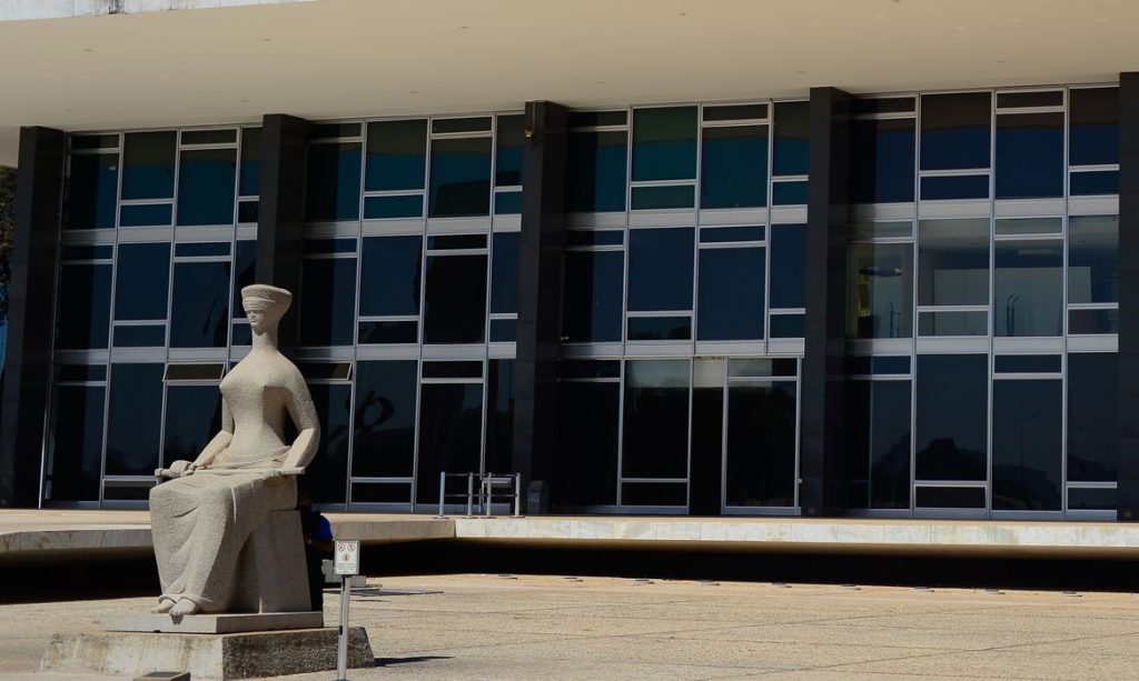 STF libera licença-maternidade de 180 dias a pais solo
