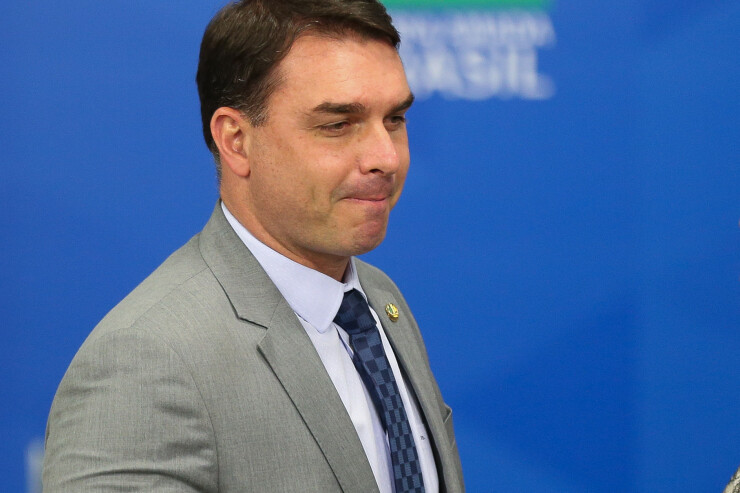 TJ do Rio arquiva caso das rachadinhas de Flávio Bolsonaro