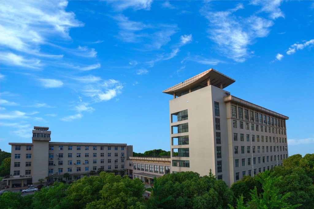 Técnicos da OMS criticam expedição da entidade em Wuhan