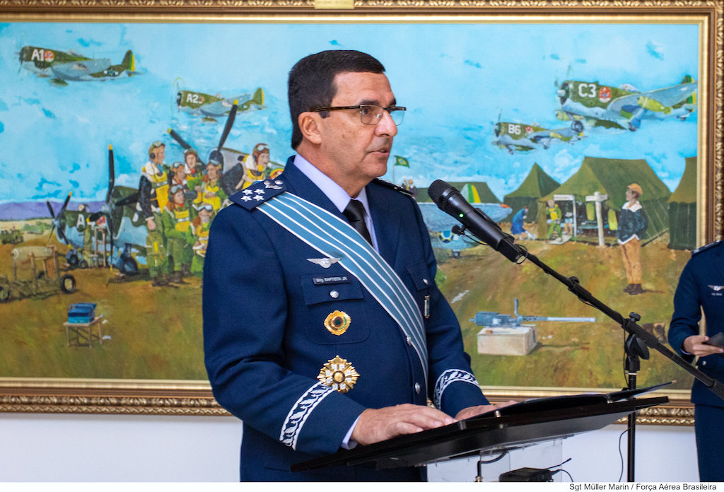 Aeronáutica cobra certidão negativa de filiação partidária de seu efetivo