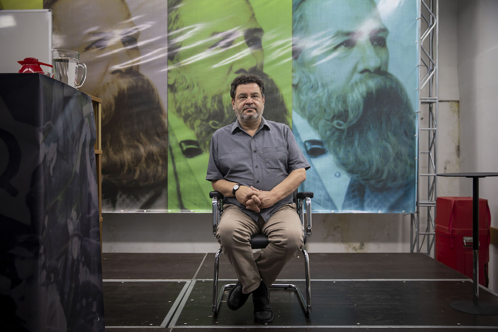 De ofício, Moraes caça PCO