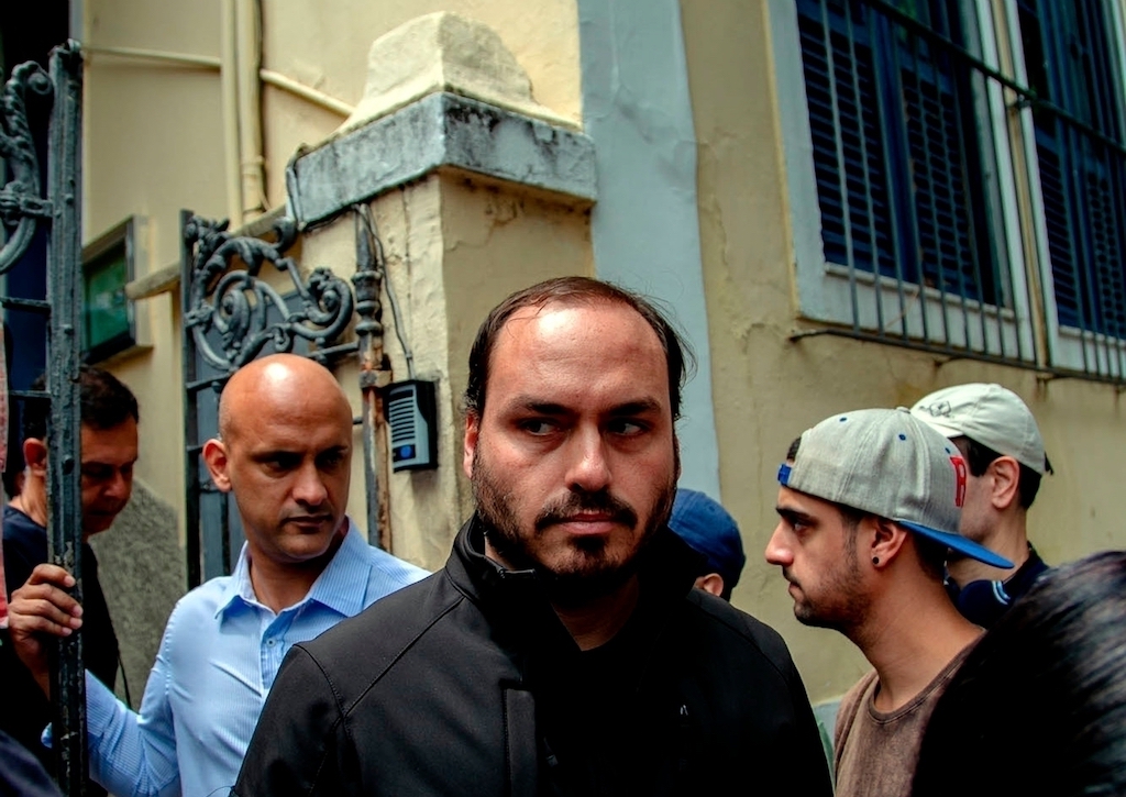 Carlos quer a cabeça do marqueteiro