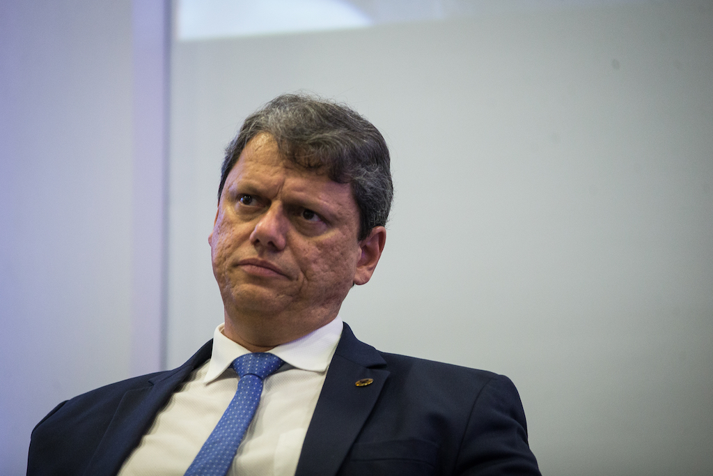 De Moro para Tarcísio