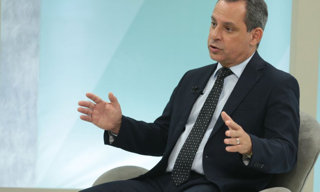 Oposição quer ouvir Coelho e Sachsida