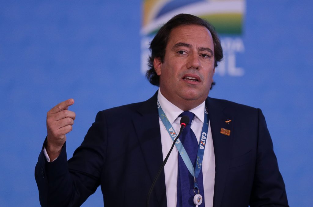 Assédio na Caixa: a saída forçada