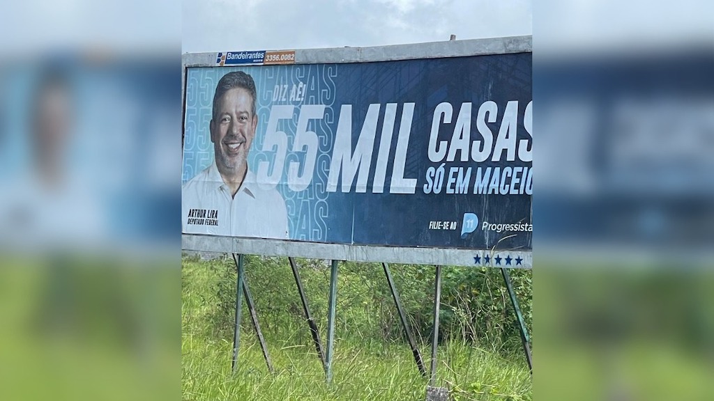 Outdoor de Lira ignora o dinheiro federal nos benefícios