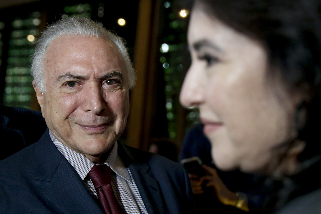 Grupos de WhatsApp e tuitaço por Temer