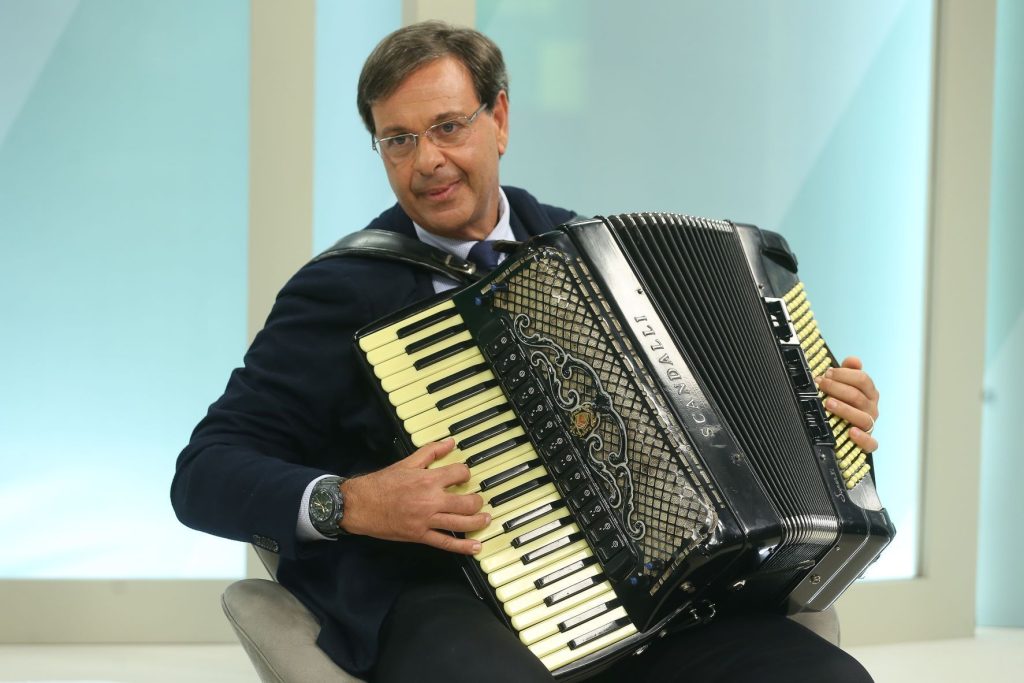 Sanfoneiro bolsonarista puxa fila