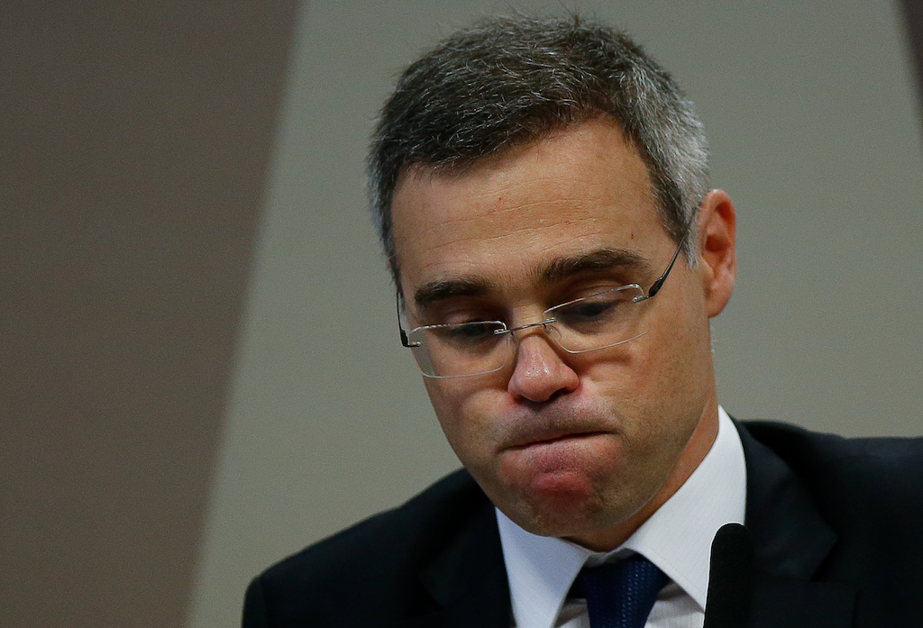 Mendonça em maus lençóis no Cade