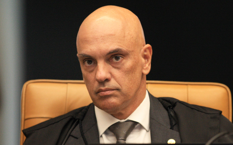Sem aplausos para Moraes