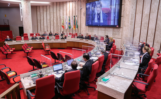 Caça aos “comunistas” no TRF4